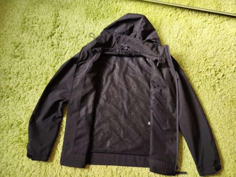 Černá šustáková bunda Umbro, M - 3