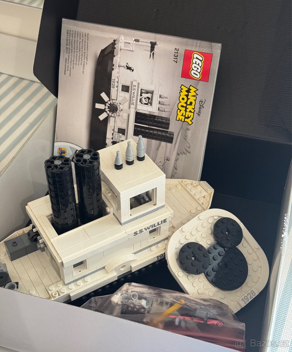 LEGO® Ideas 21317 Steamboat Willie - 3