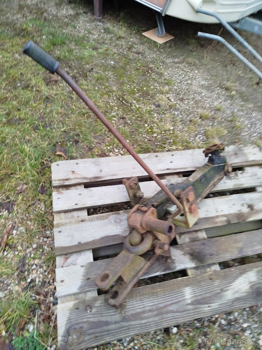 Spodní agro závěs na Zetor 5611 - 3