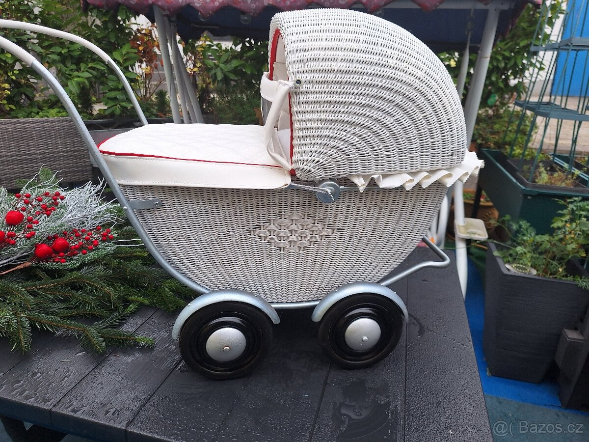 RETRO KOČÁREK PRO PANENKY - 3