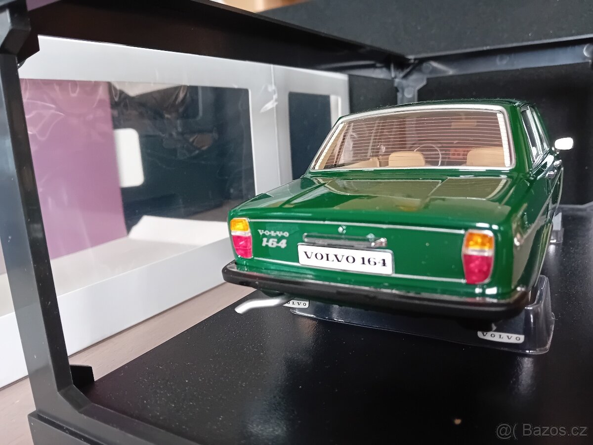 Volvo a BMW 1:18 Triple9 - 3