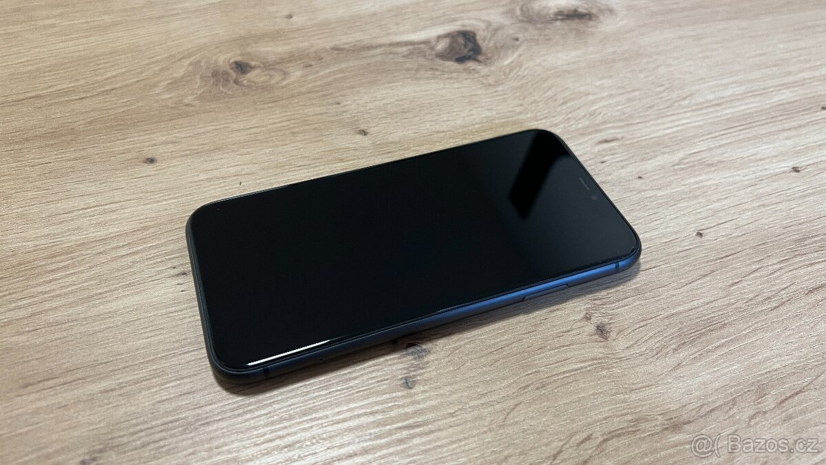 Apple iPhone 11 128GB, cena 2990Kč - 3