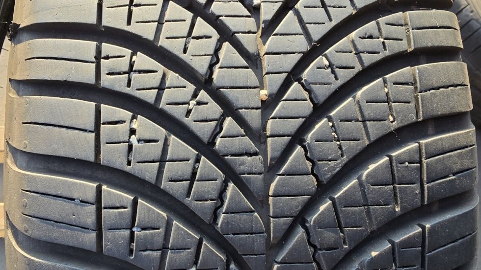 Celoroční pneu 205/55/17 Good Year - 3