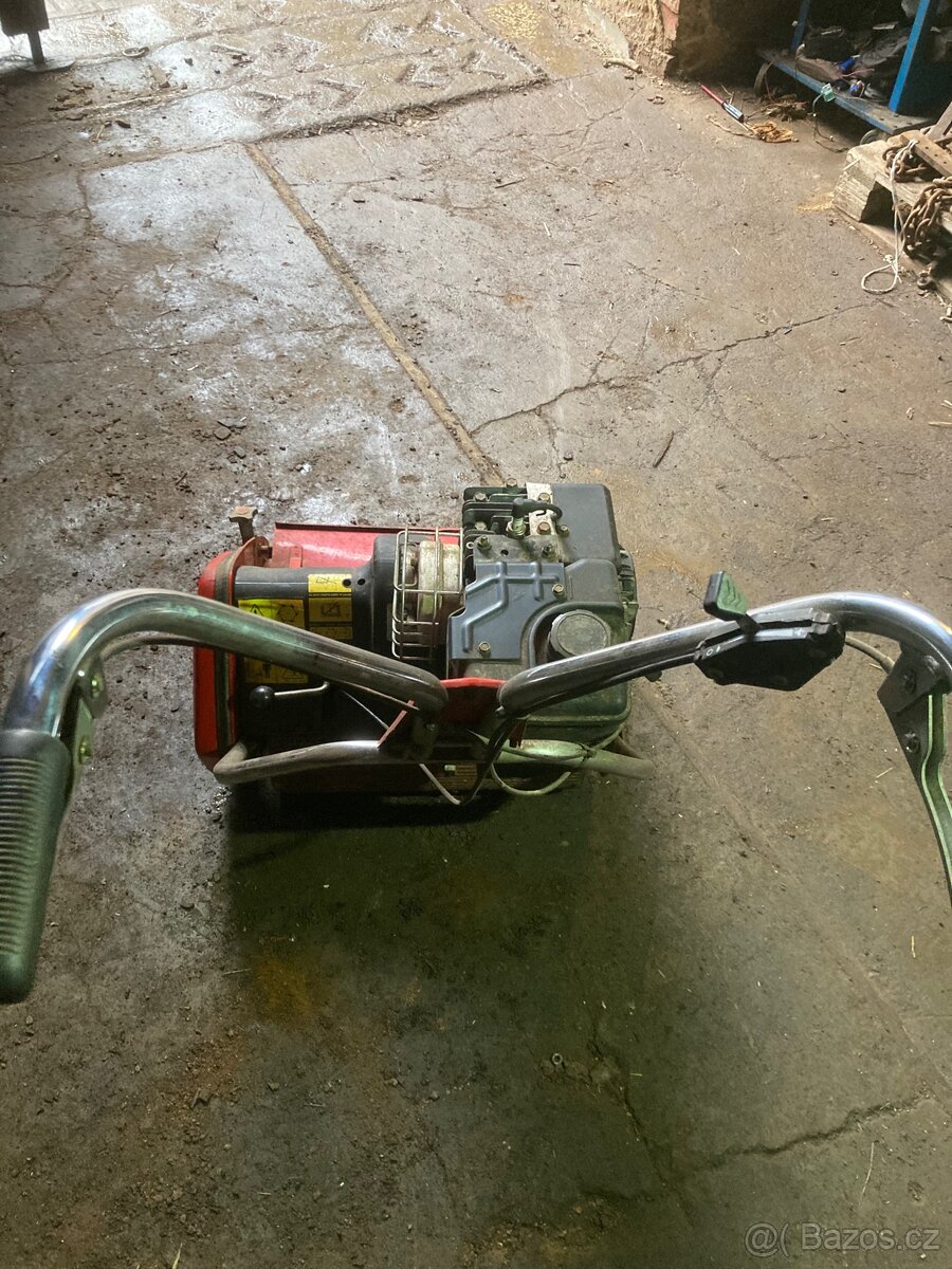 Vřetenová sekačka Briggs - 3