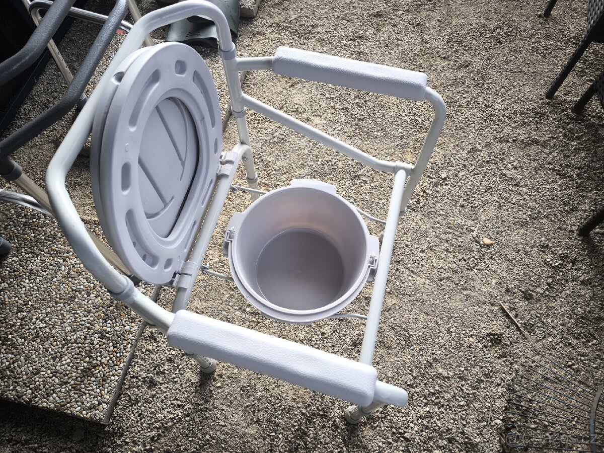 Prodám chodítko a přenosné WC - 3