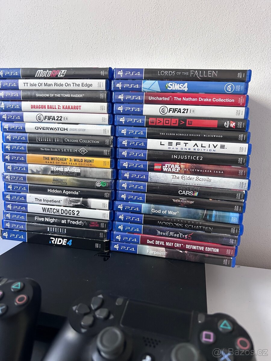 PlayStation 4 + 2 Ovladače + Hry - 3