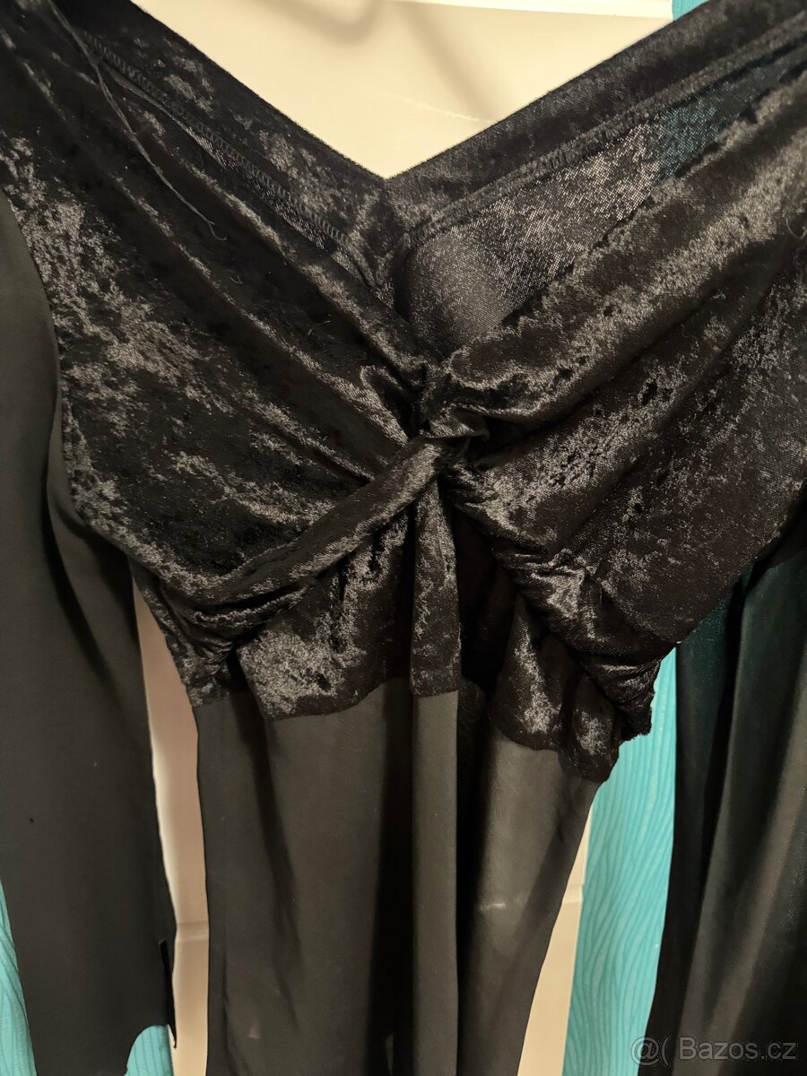 Elegantní černý sametový top F&F vel. M – krásný stav - 3