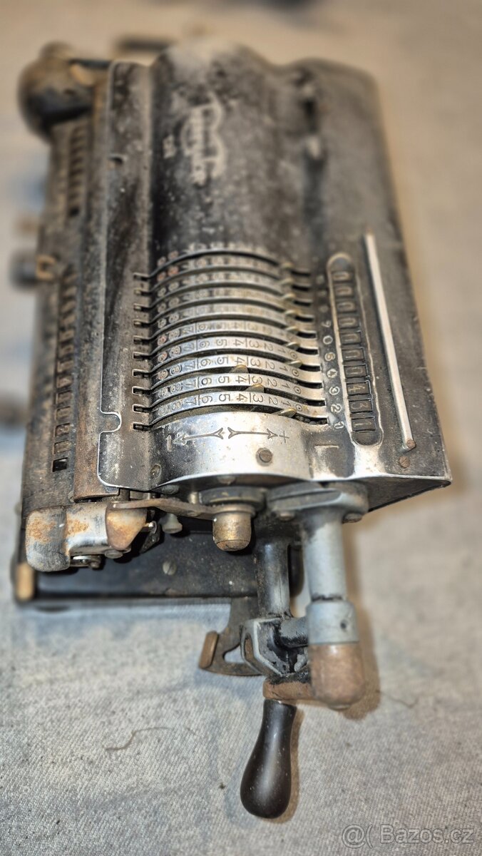 Mechanická kalkulačka - 3