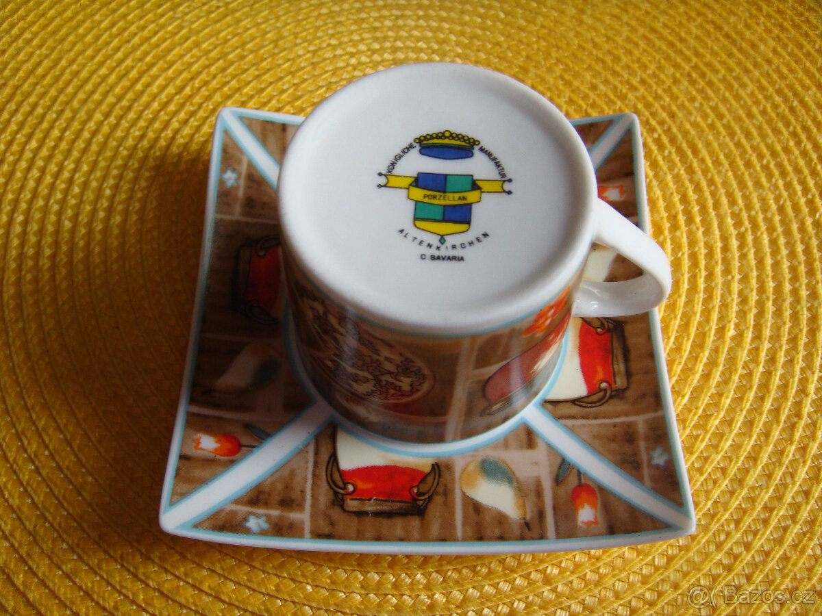prodám malý porcelanový hrníček s talířkem za 150kč - 3