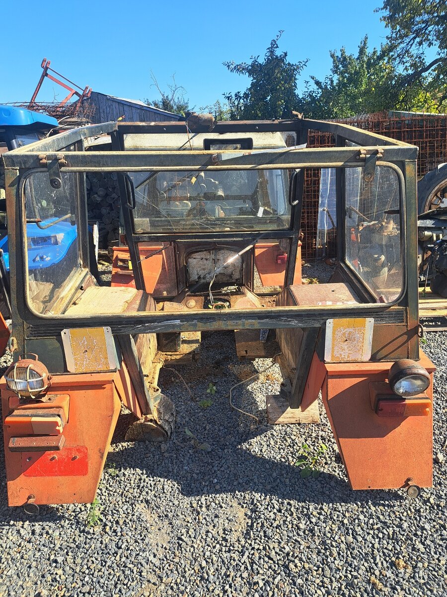 Zetor uřI kabina i rám kabiny s blatníky. - 3