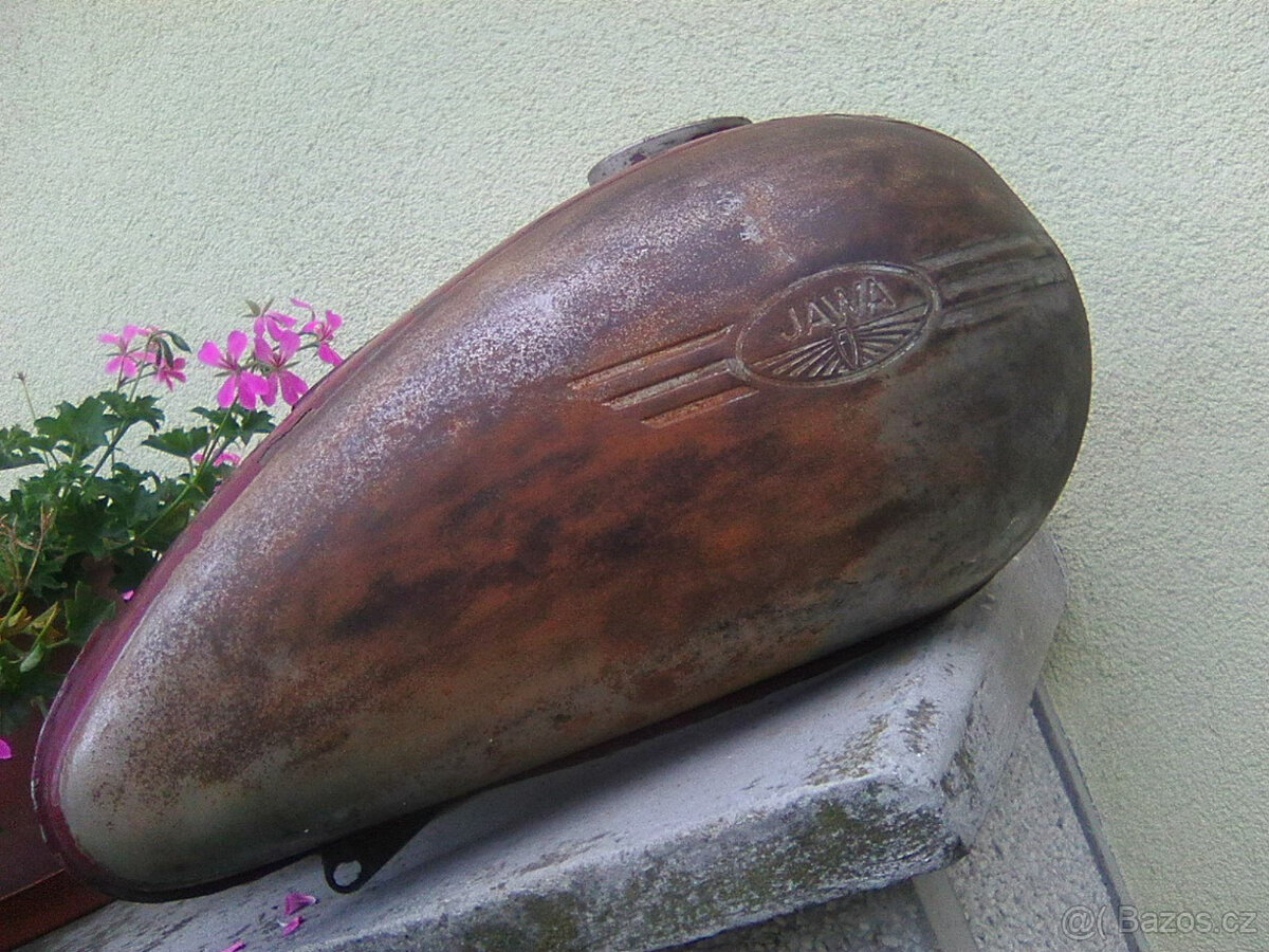 Jawa 250 Pérák František Janeček - ND:nádrž,kryty motoru.... - 3