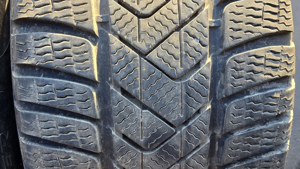 Zimní pneu 245/45/18 Pirelli - 3