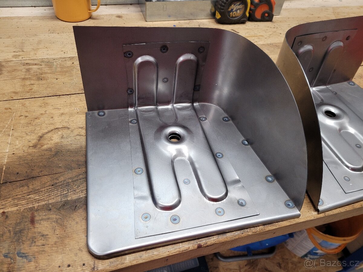 Praga v3s roh blatníku - 3