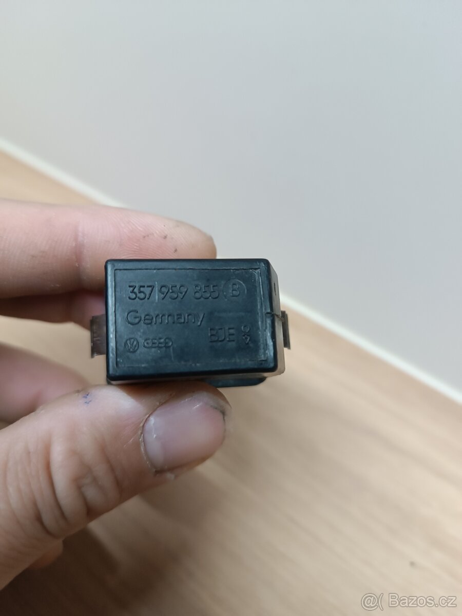 SPÍNAČ STŘEŠNÍHO OKNA 357 959 855 B OEM: 357 959 855 B - 3