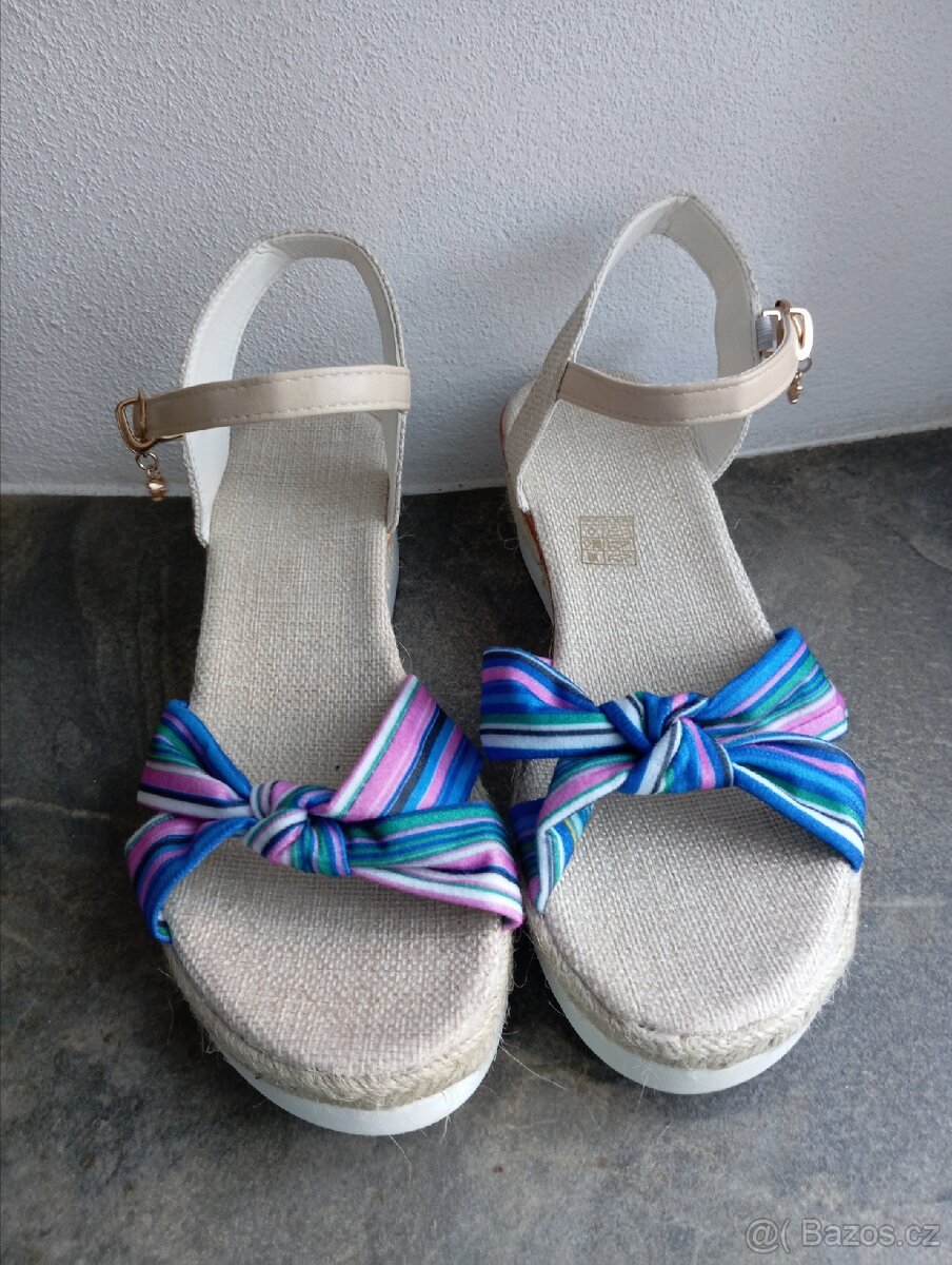 Dámské sandále na klínku 41 - 3