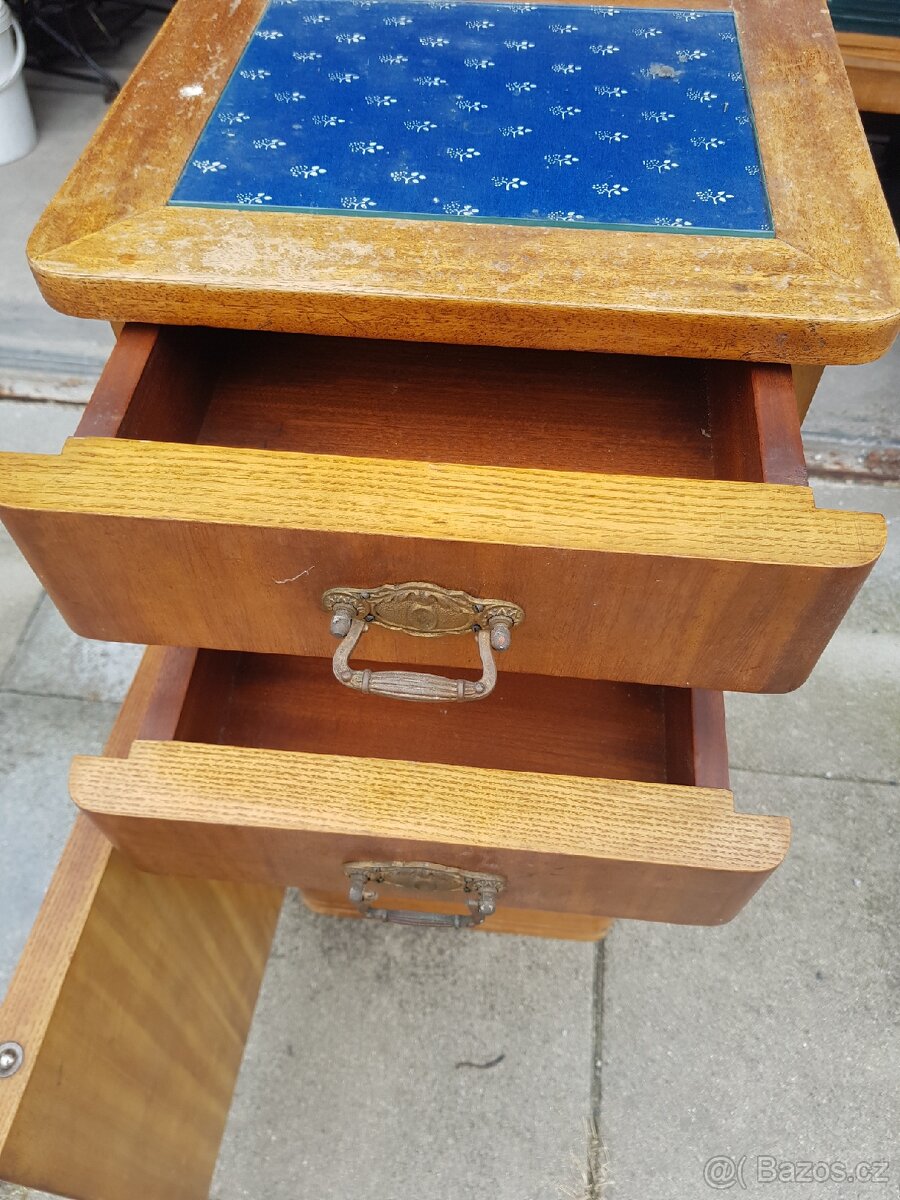 starozitny nocni stolek - 3