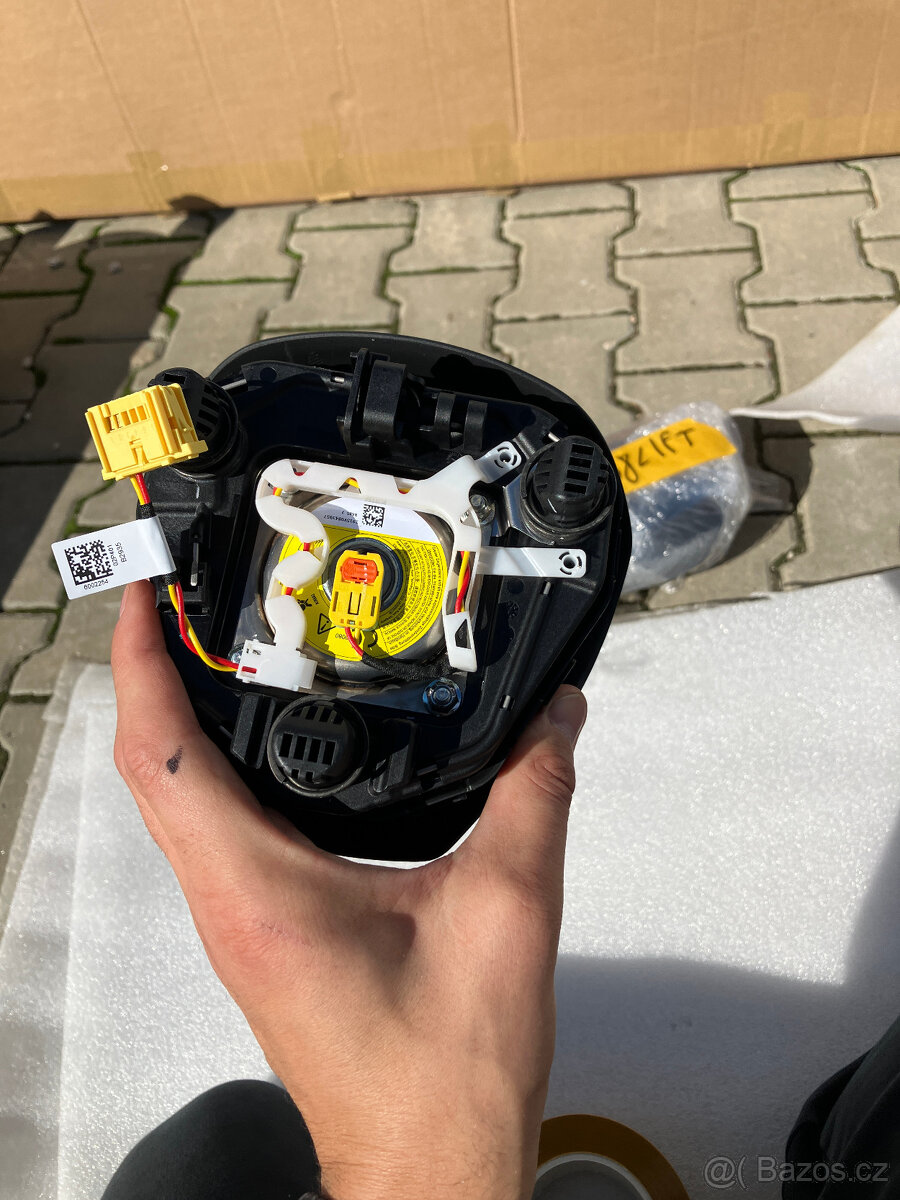 Tesla Model Y airbag volantu ridice - 3