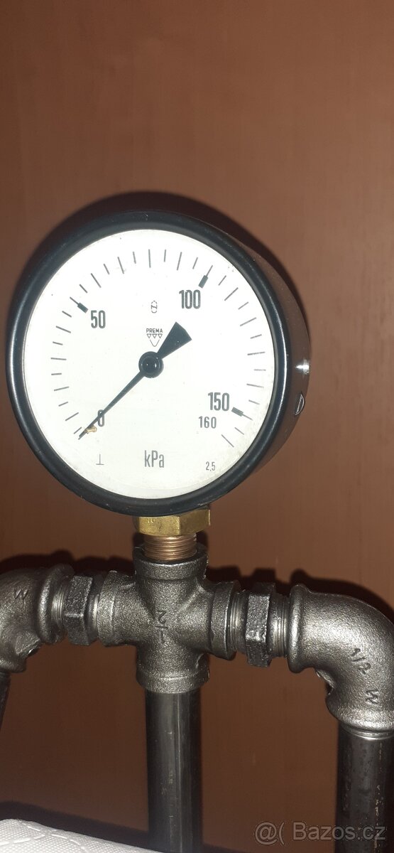 Industriální pomocník na WC - 3