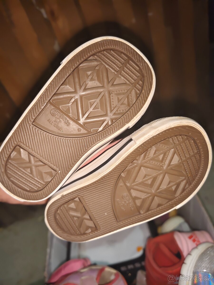 Mix oblečení, boty, bundy, šaty, kostýmy, vanička, dudlík, - 3