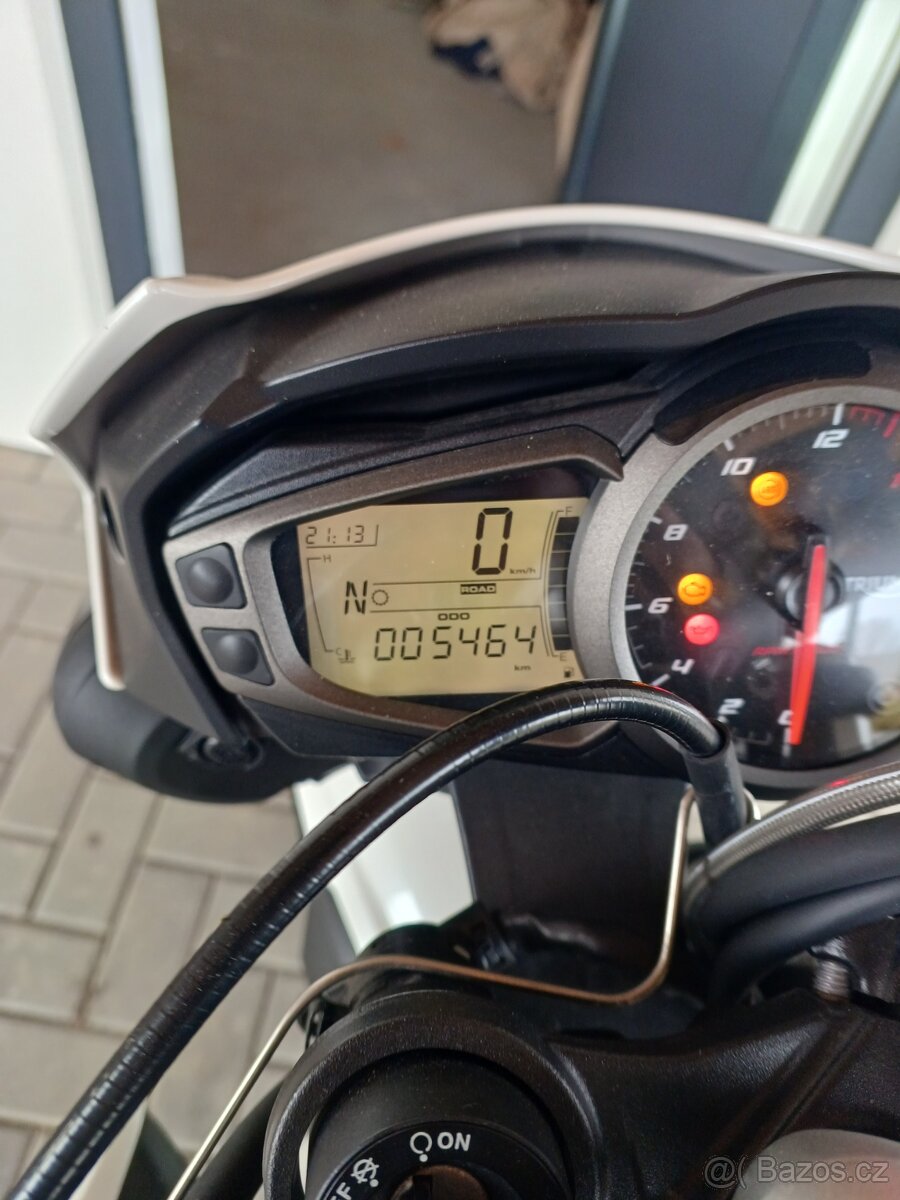 Triumph Street Triple S - 3