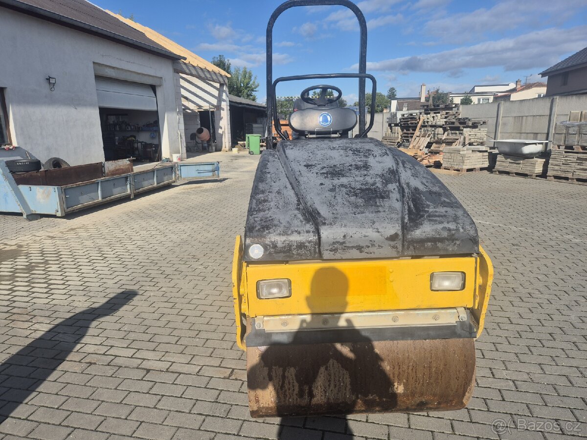 Vibrační válec BOMAG BW 100 AD-4 - 3