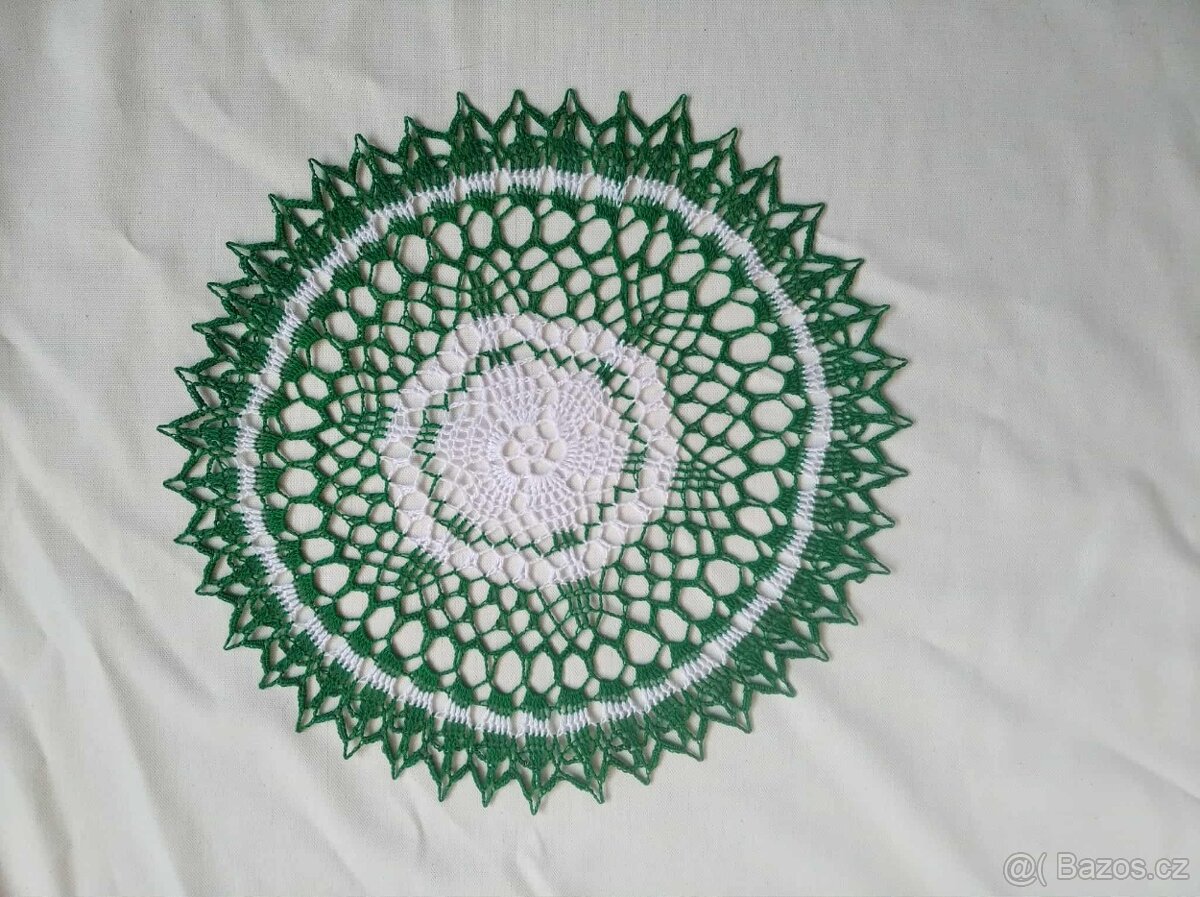 Ručně háčkované bavlněné naškrobené dečky 35 - 38 cm - 3