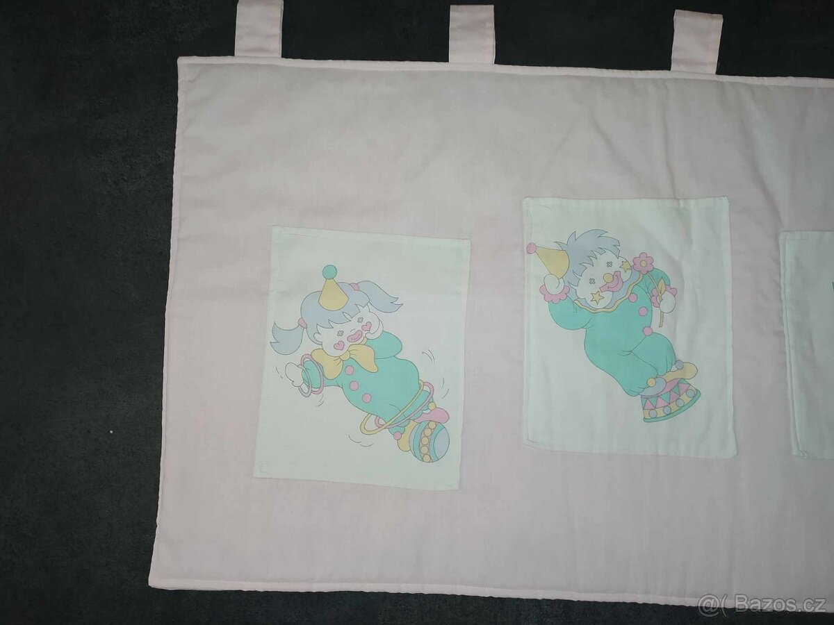 Kapsář okolo postele - 3