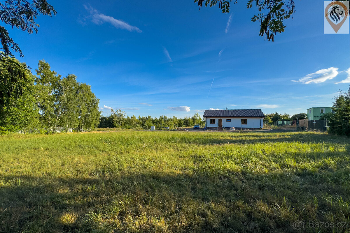 Prodej stavebního pozemku 2054 m² Košťany – pohled 3