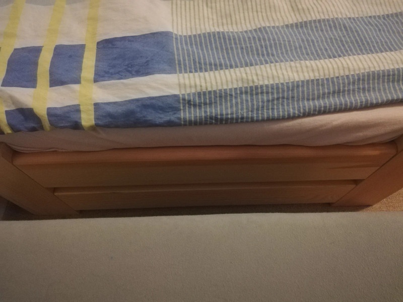 Dřevěná postel 80x200 s roštem a matrací - 3