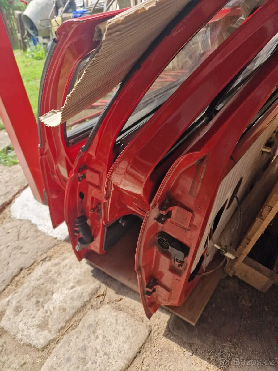 Dveře a víko zadního kufru na Peugeot 405 Mi16 - 3