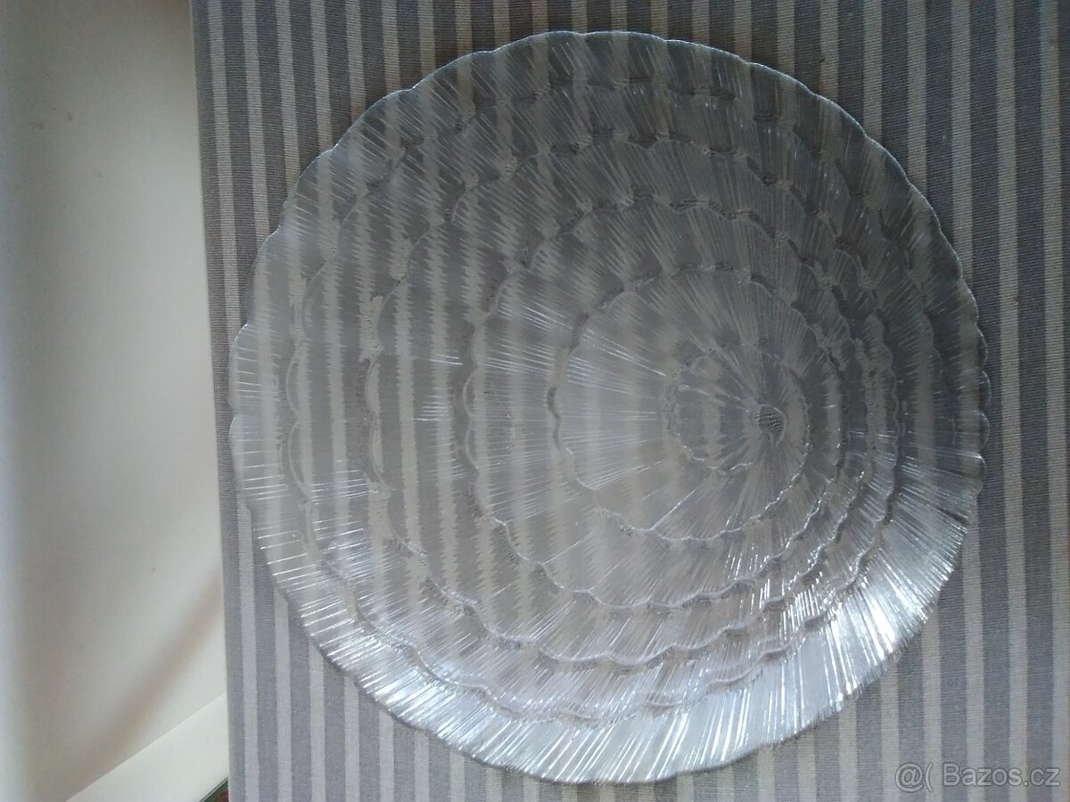 Skleněná miska, nebo spíše talíř. - 3