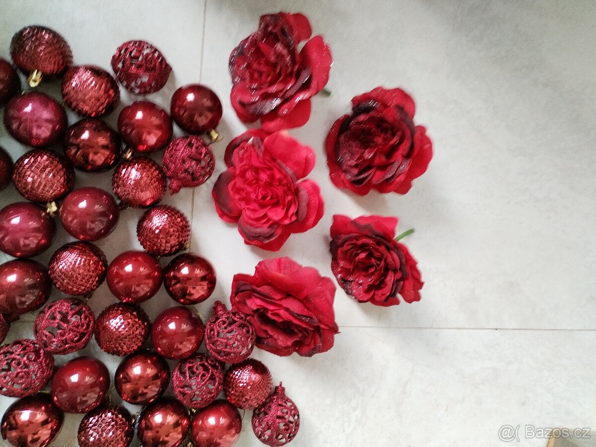 Krásné nepoužité vínové koule s velkými luxusními květy na - 3