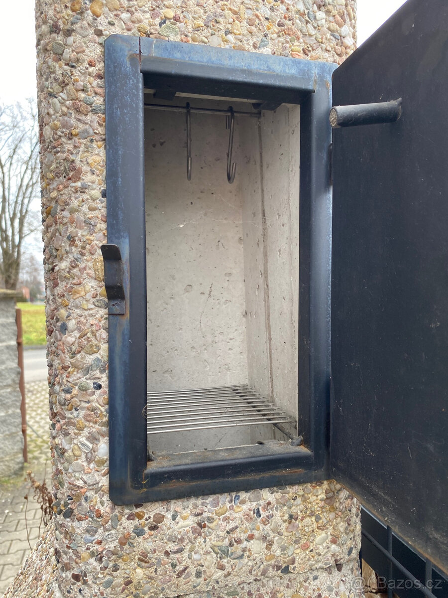 Zahradní betonový krb Norman Atlas s uzením - 3