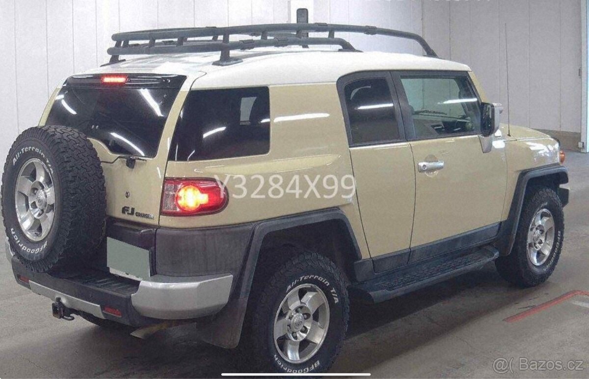 3x Toyota FJ Cruiser - 3