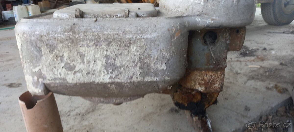 Stará pračka a ždímačka. - 3