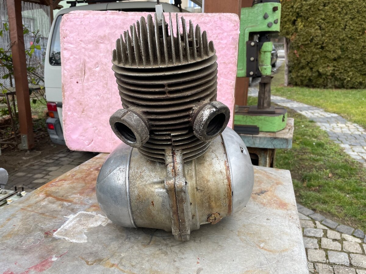 Jawa pérák 250 motor - 3