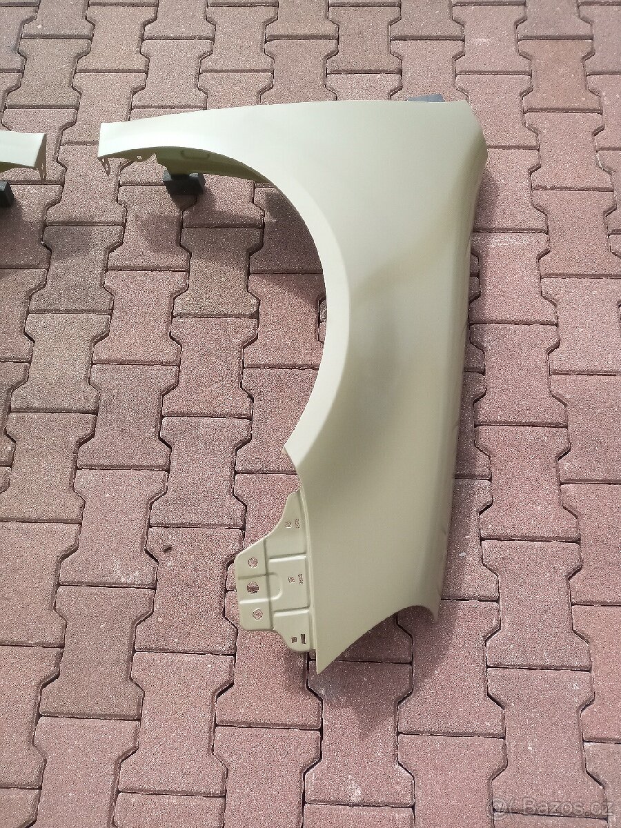 Prodám přední blatníky na VW Golf V - 3