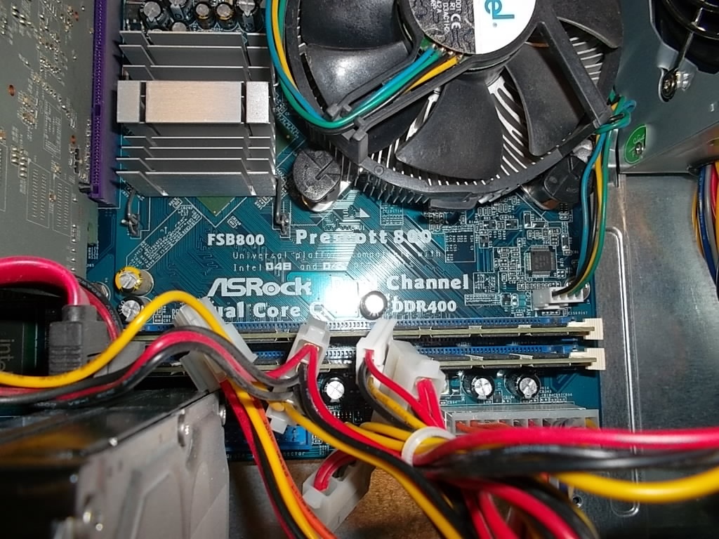 Starý počítač HAL3000 - 3