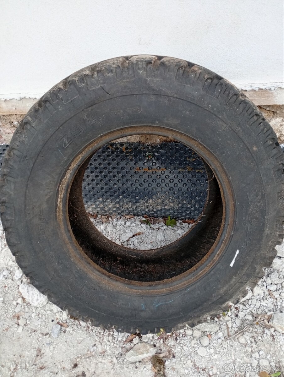 Pneu 10/75-15.3 - 3