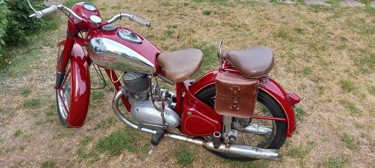 Jawa 250 pérák - 3