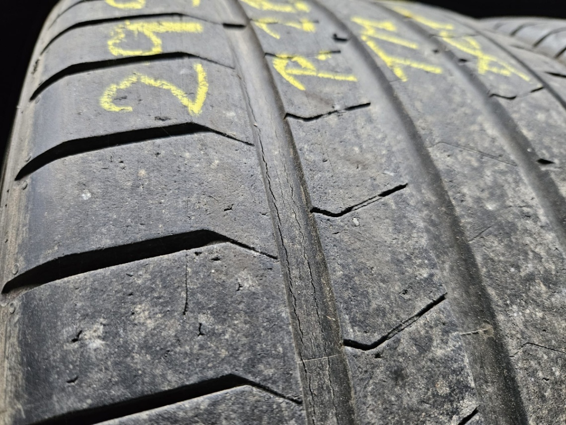 295/30R20 - 3