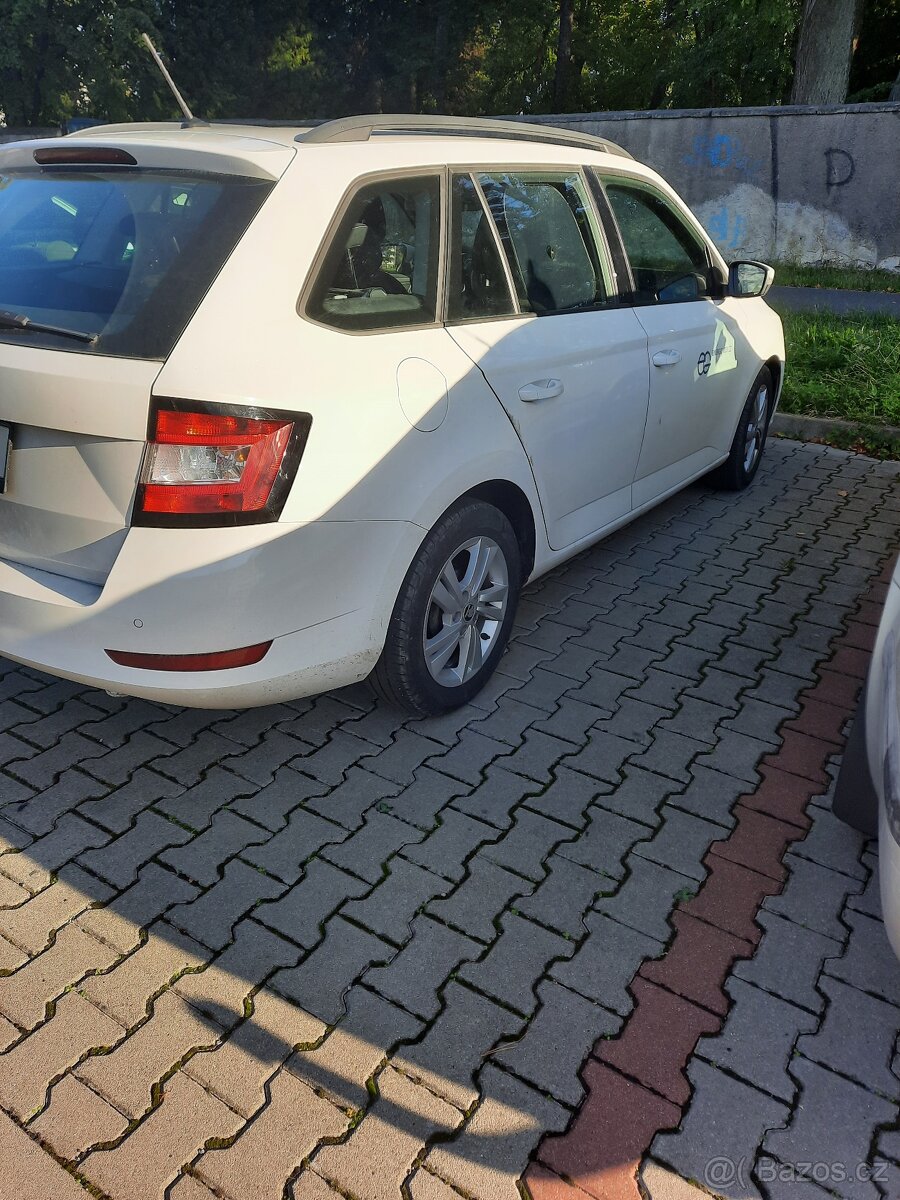 Škoda Octavia 3 1.6tdi modrá bila - 3