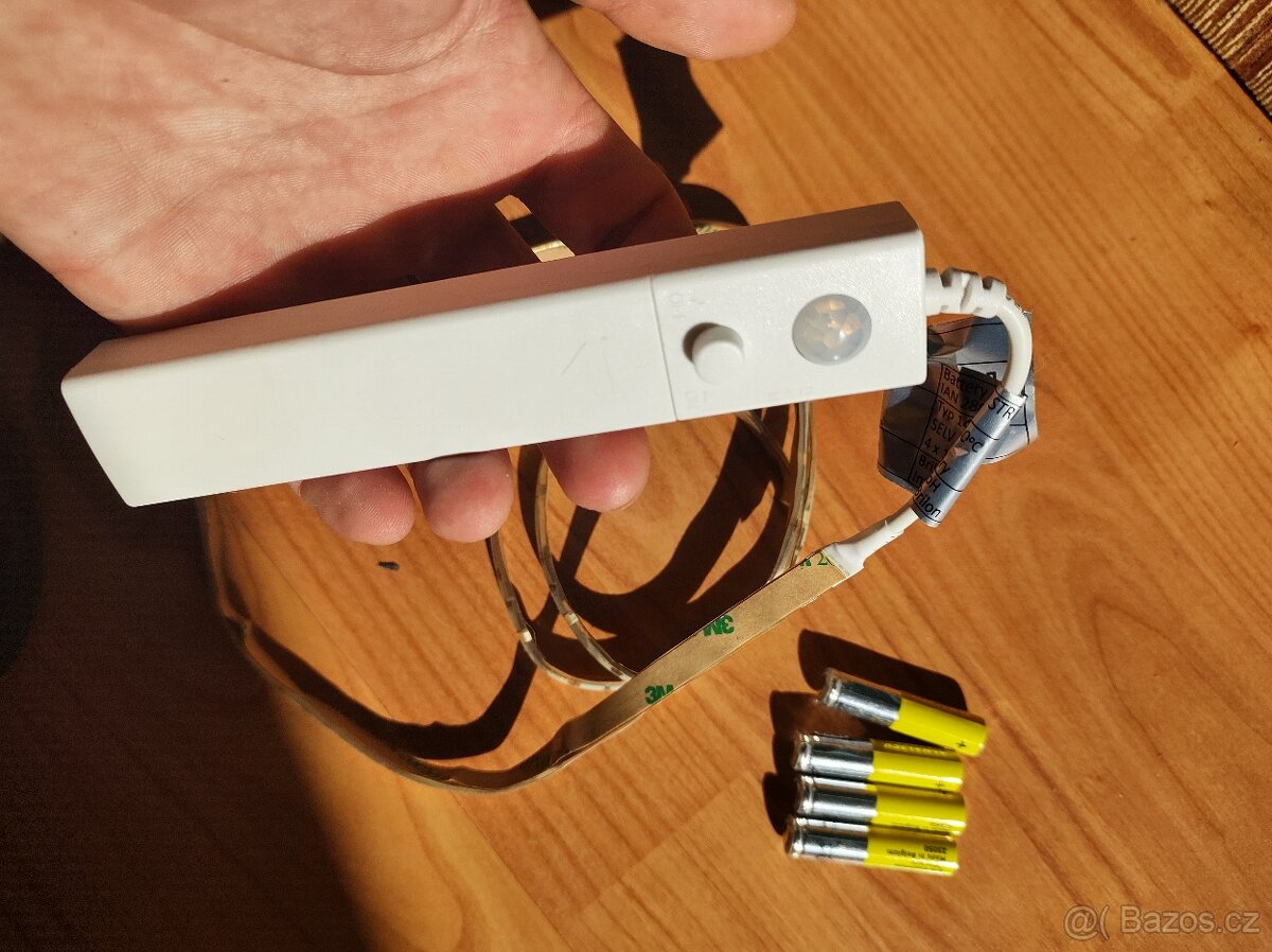 Nová nalepovací LED světla s pohybovým čidlem - 3