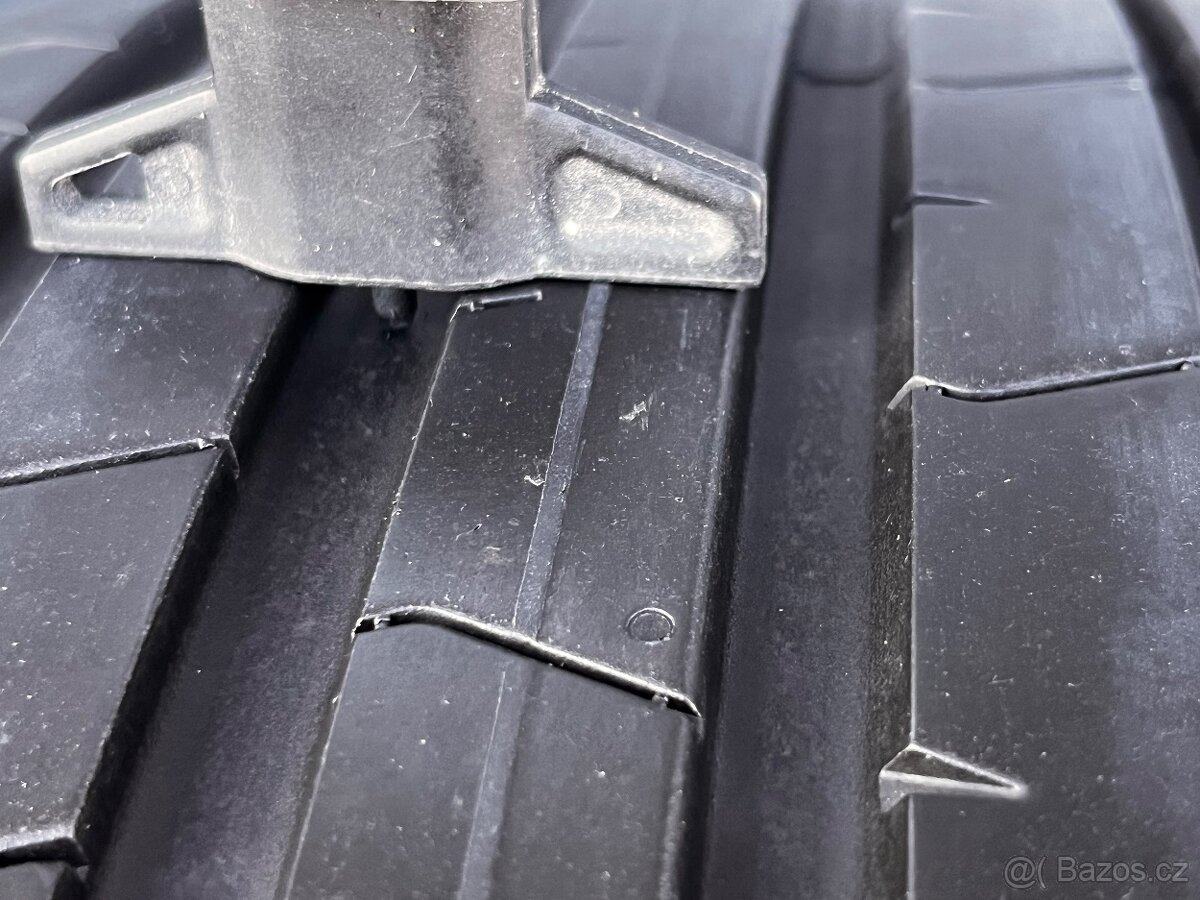 Zánovní pneu Pirelli 235/50 r19 - 3