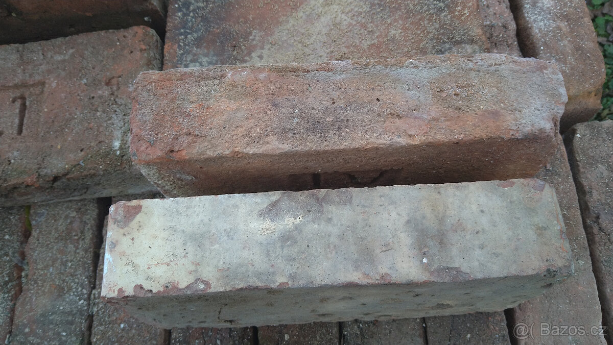 Staré očištěné pálené cihly - 3