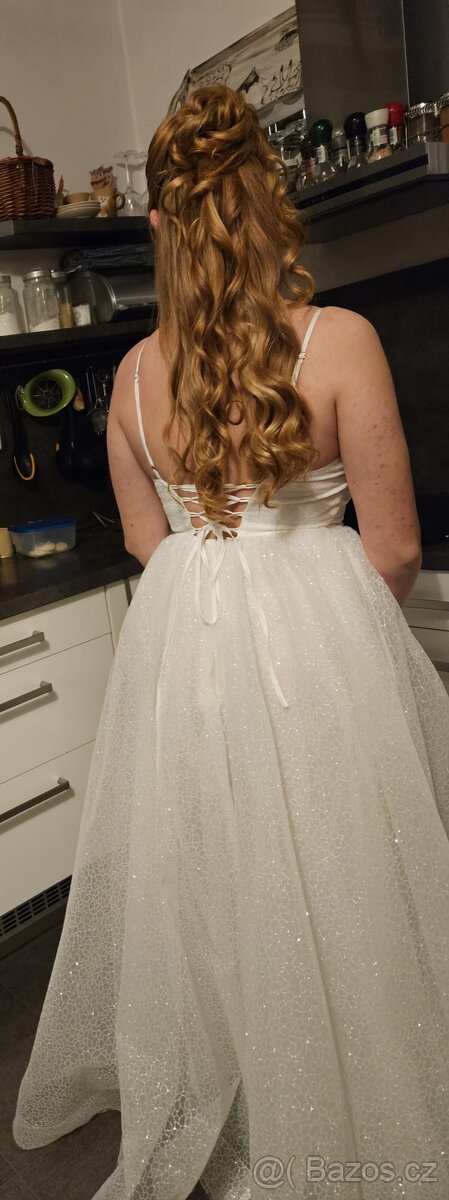 Bílé třpytivé šaty na ramínka - vel. M - 3