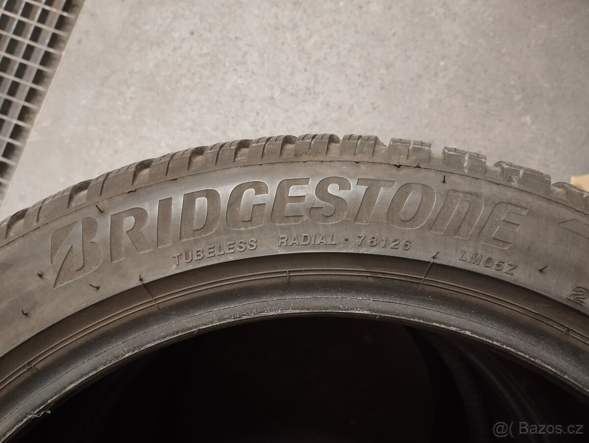 Bridgestone Blizzak 235/45 R18 Zimní - 3