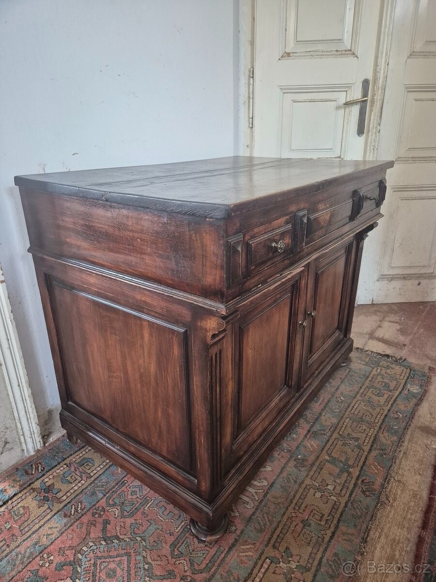 Starožitná masivní komoda - 3