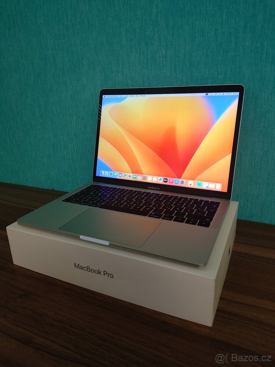 MacBook Pro 2017 | i5 • 8GB • 256GB SSD - 3