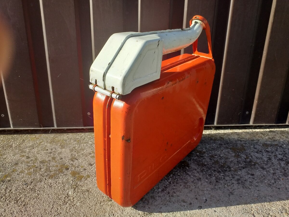 Plechový kanystr - 3